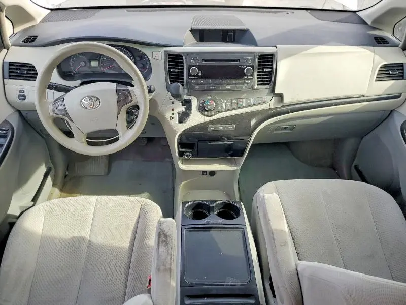 2013 TOYOTA SIENNA LE  