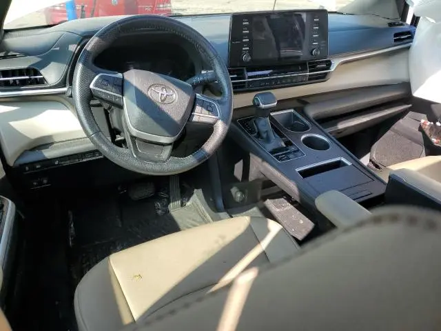 2021 TOYOTA SIENNA LE  