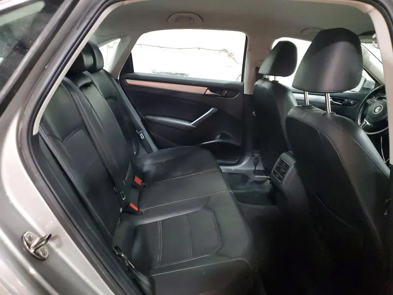 2013 VOLKSWAGEN PASSAT SE  
