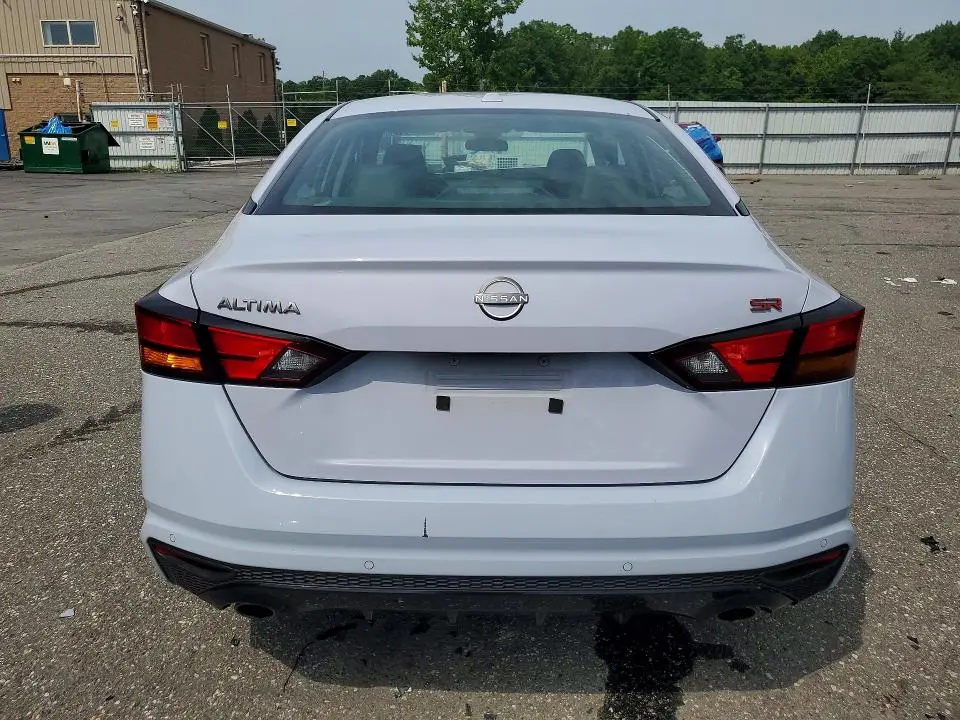 2024 NISSAN ALTIMA SR  