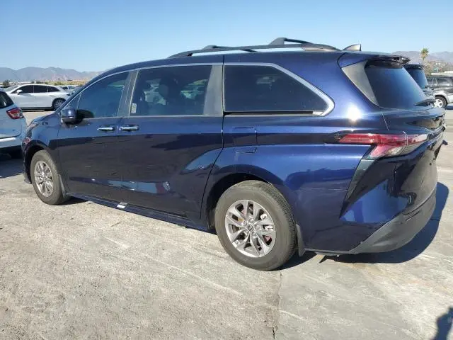 2022 TOYOTA SIENNA XLE  