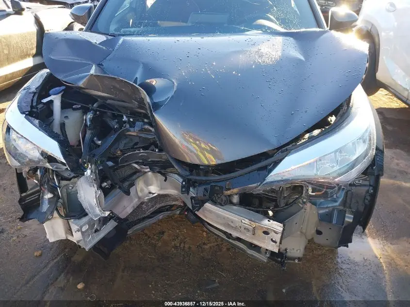 2022 TOYOTA C-HR XLE