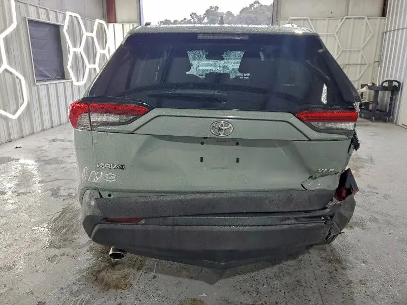 2021 TOYOTA RAV4 XLE  