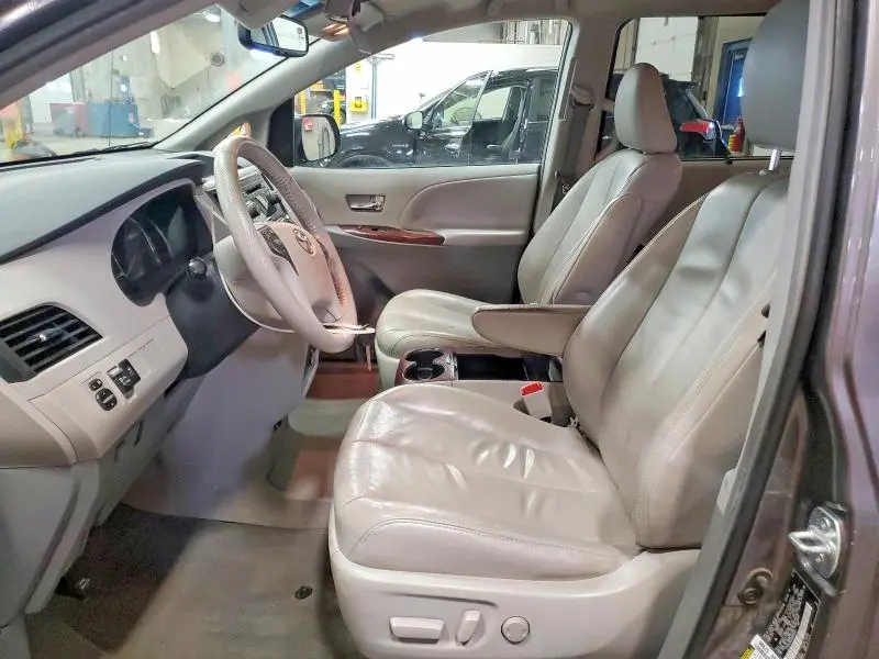 2013 TOYOTA SIENNA XLE 8-PASSENGER  