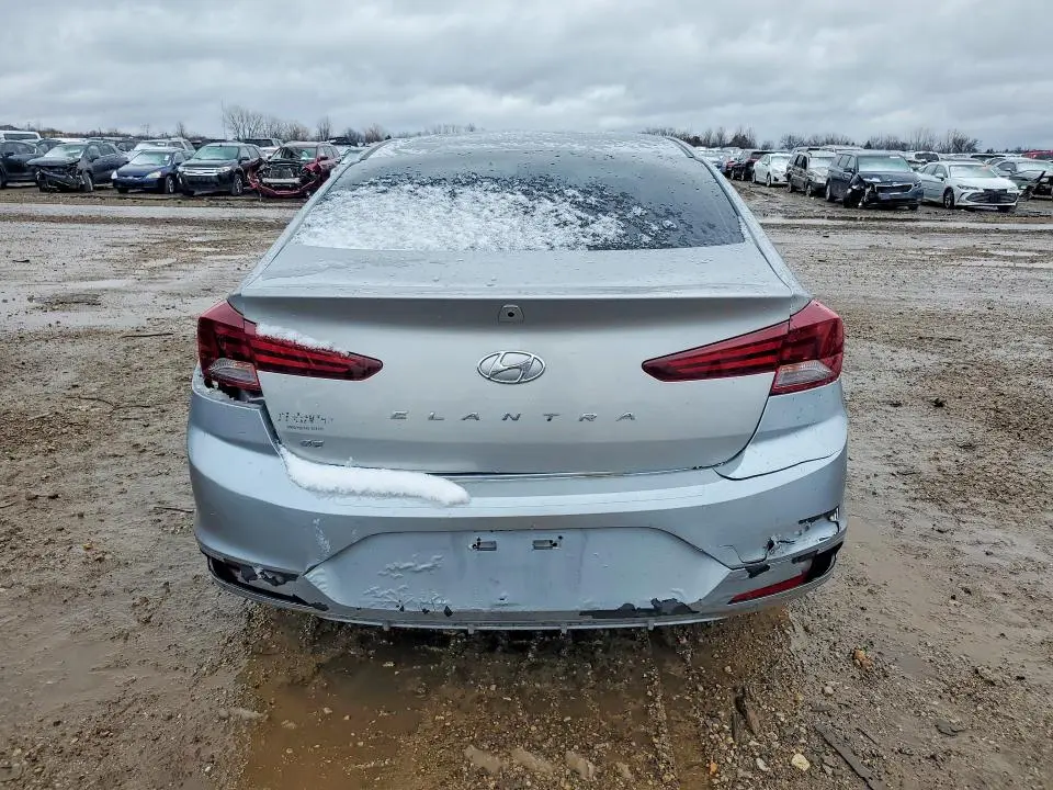 2020 HYUNDAI ELANTRA SE  