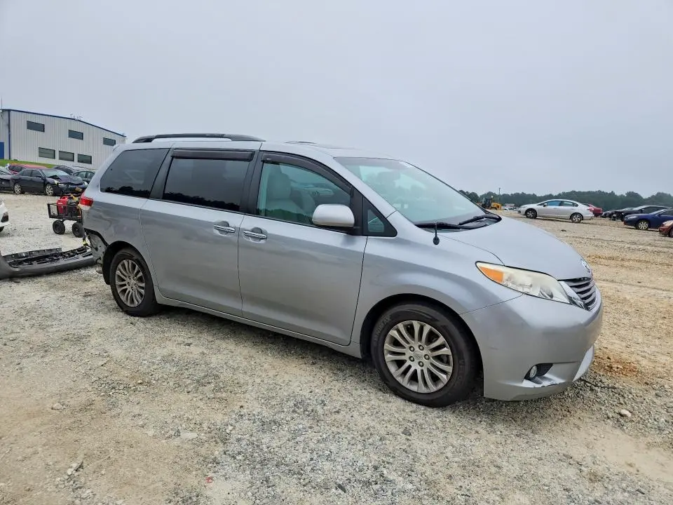 2013 TOYOTA SIENNA XLE 8-PASSENGER  