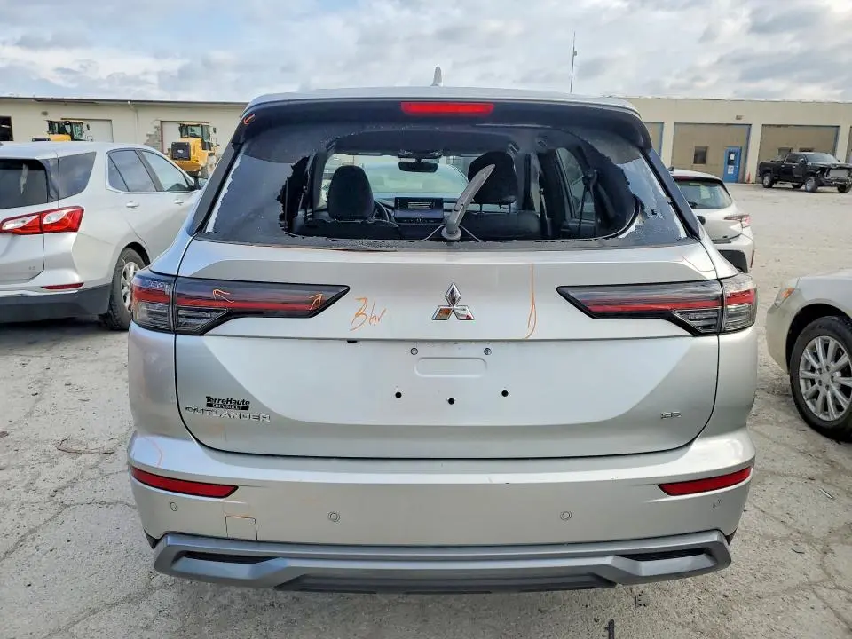 2025 MITSUBISHI OUTLANDER SE  