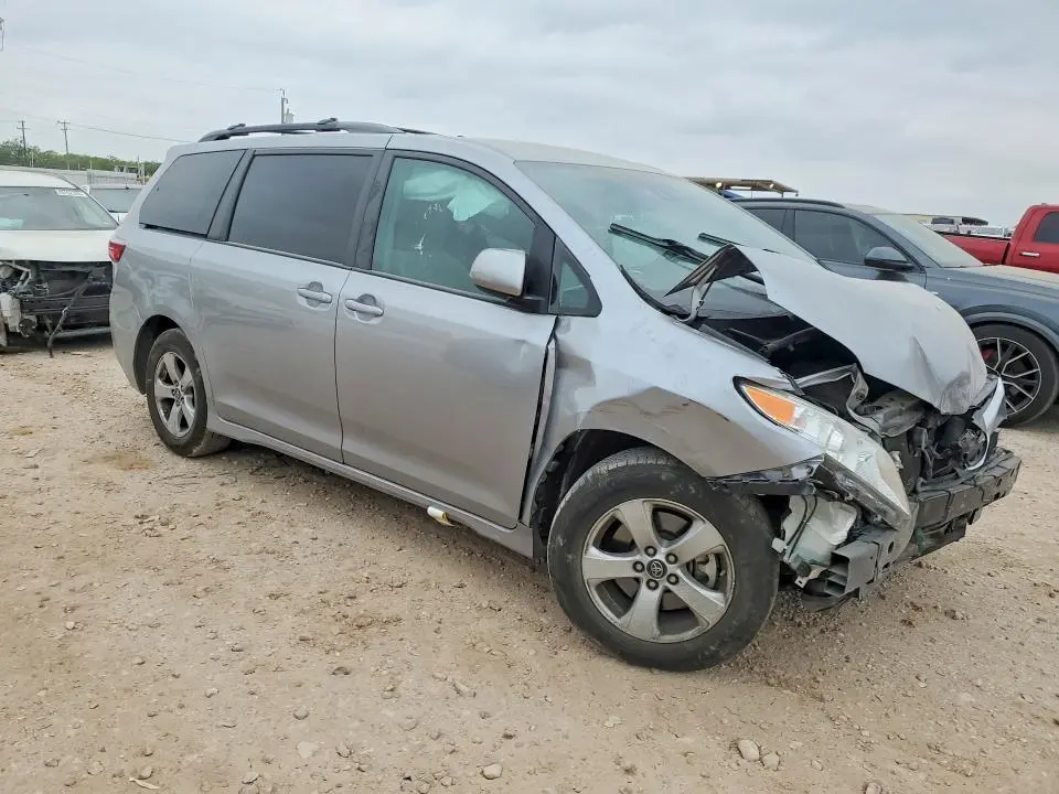2018 TOYOTA SIENNA LE 8-PASSENGER  