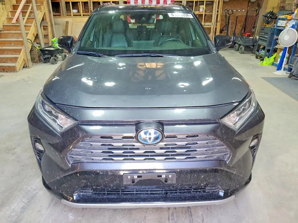 2020 TOYOTA RAV4 XSE  