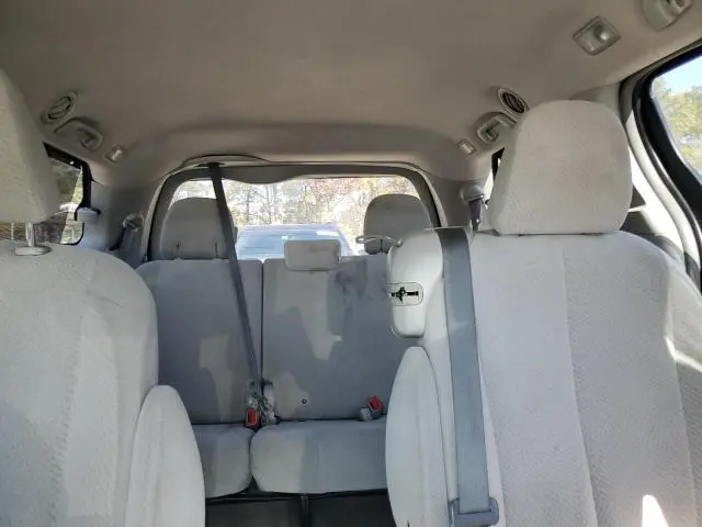 2012 TOYOTA SIENNA LE  