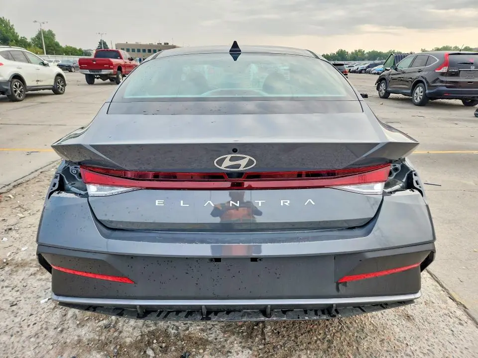 2026 HYUNDAI ELANTRA SE  