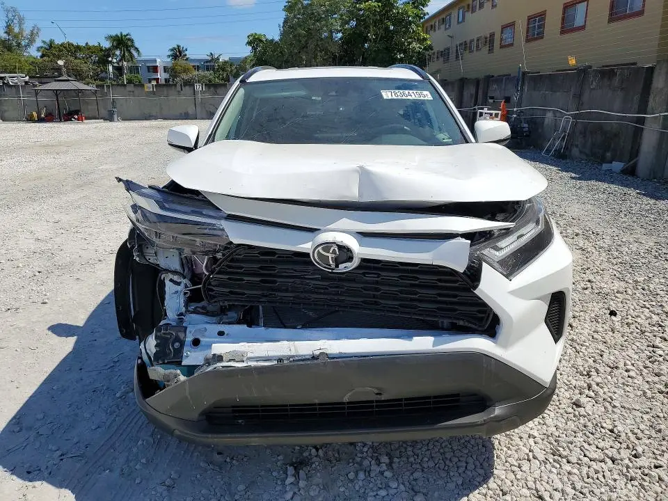 2025 TOYOTA RAV4 XLE  