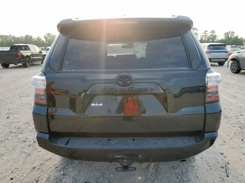 2023 TOYOTA 4RUNNER SE  