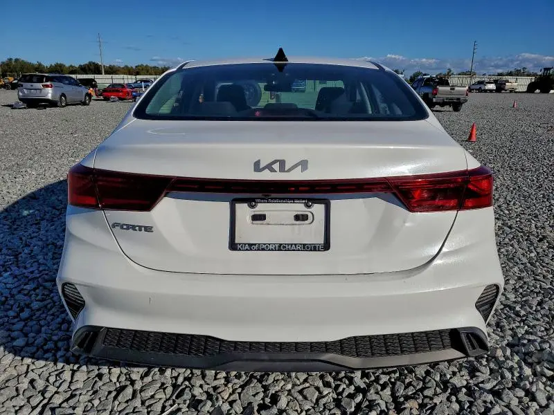 2023 KIA FORTE LX  