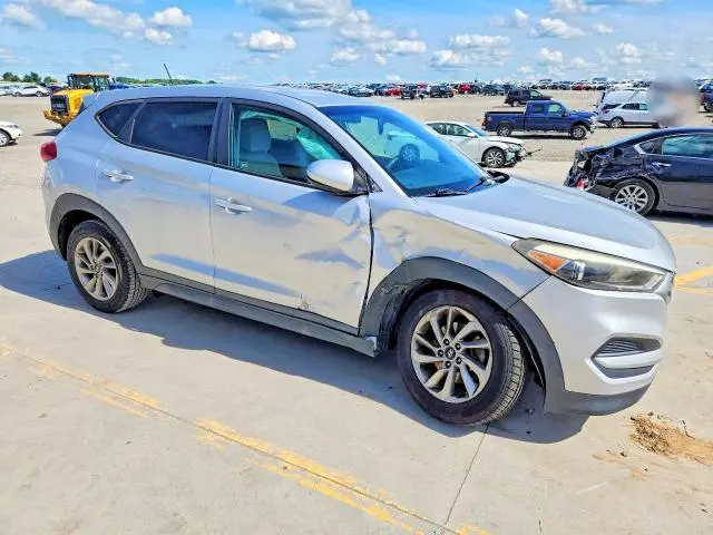 2017 HYUNDAI TUCSON SE  