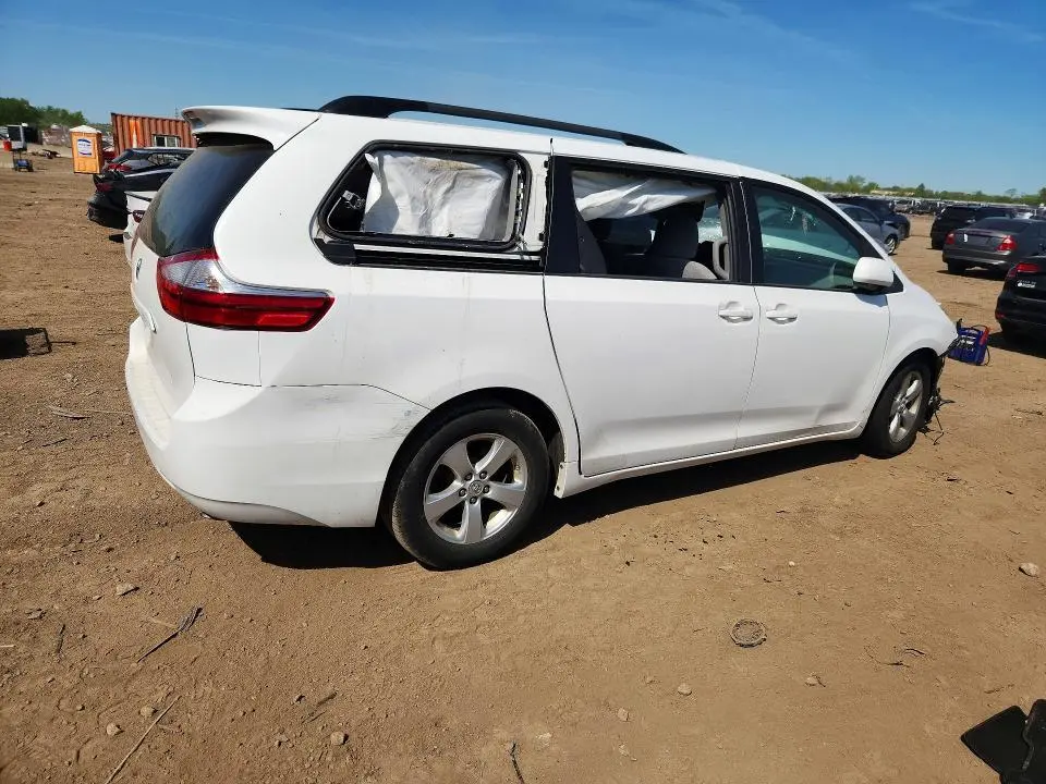 2017 TOYOTA SIENNA LE  