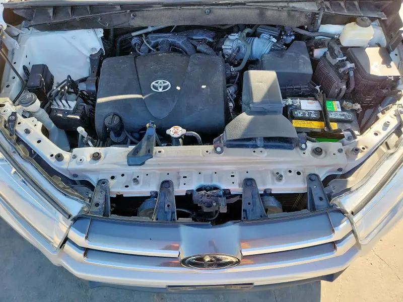 2018 TOYOTA HIGHLANDER LE  