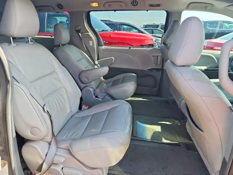 2015 TOYOTA SIENNA   
