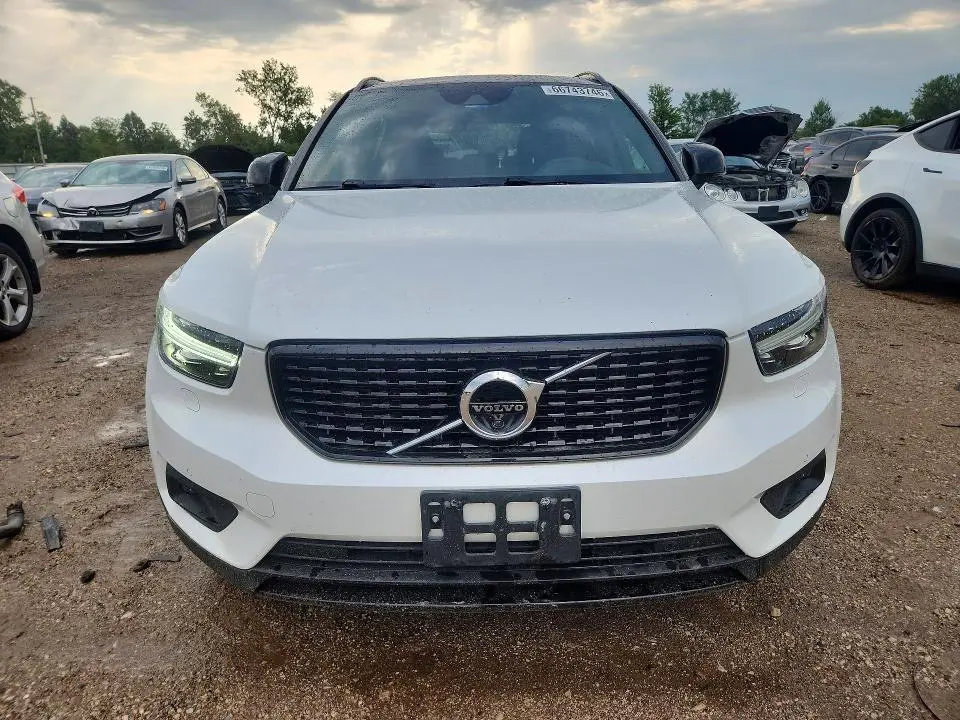 2019 VOLVO XC40 T5 R-DESIGN  