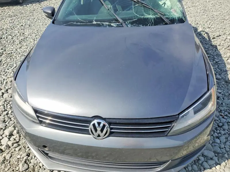 2013 VOLKSWAGEN JETTA SE  