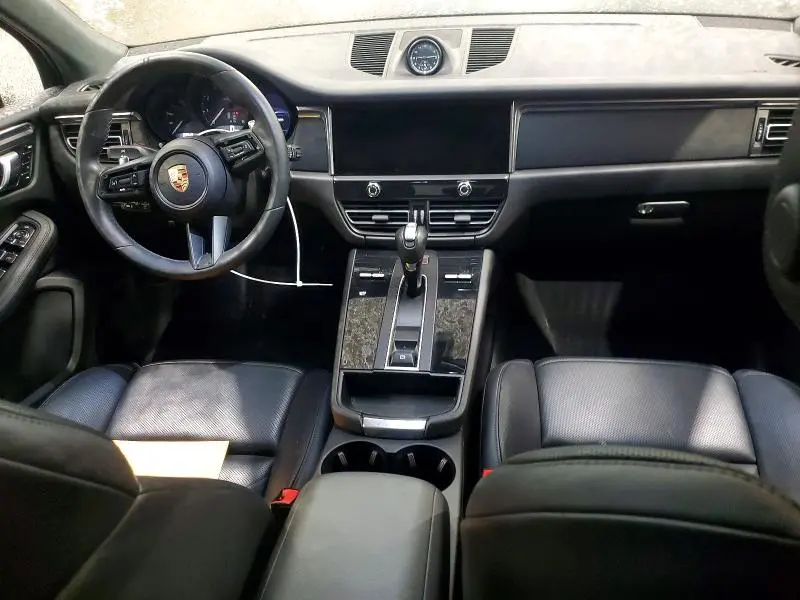 2024 PORSCHE MACAN   