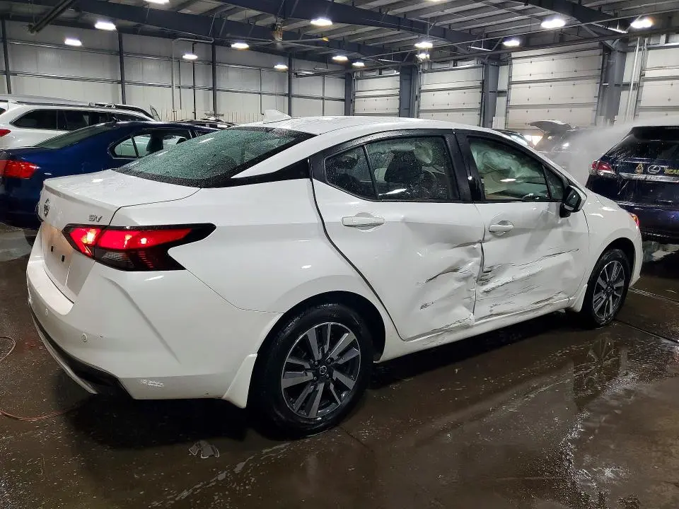 2022 NISSAN VERSA SV  
