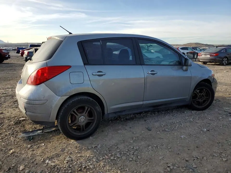 2010 NISSAN VERSA S  