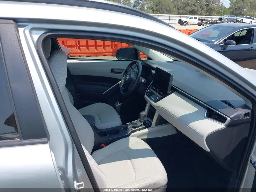 2025 TOYOTA COROLLA CROSS LE