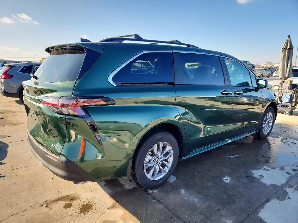 2025 TOYOTA SIENNA   
