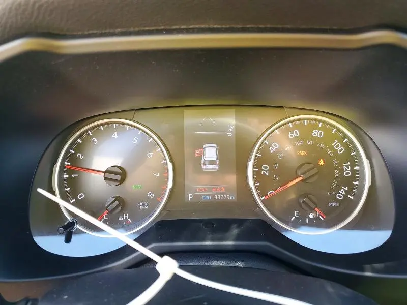 2021 TOYOTA RAV4 XLE  