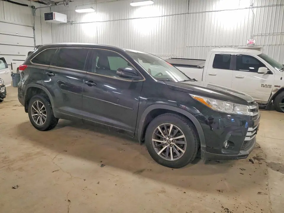 2017 TOYOTA HIGHLANDER XLE  