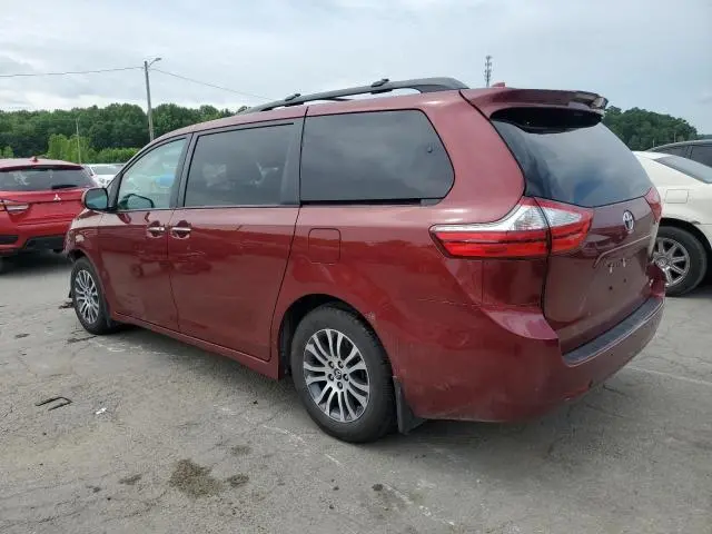 2019 TOYOTA SIENNA XLE  
