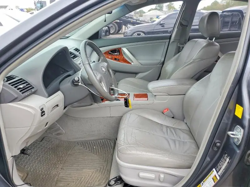 2011 TOYOTA CAMRY XLE V6  