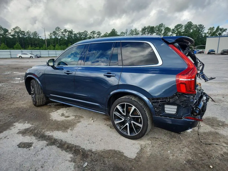 2022 VOLVO XC90 T6 MOMENTUM  