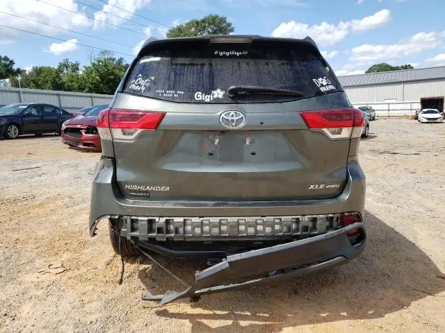 2019 TOYOTA HIGHLANDER SE  
