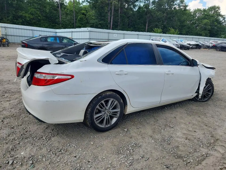 2016 TOYOTA CAMRY SE  