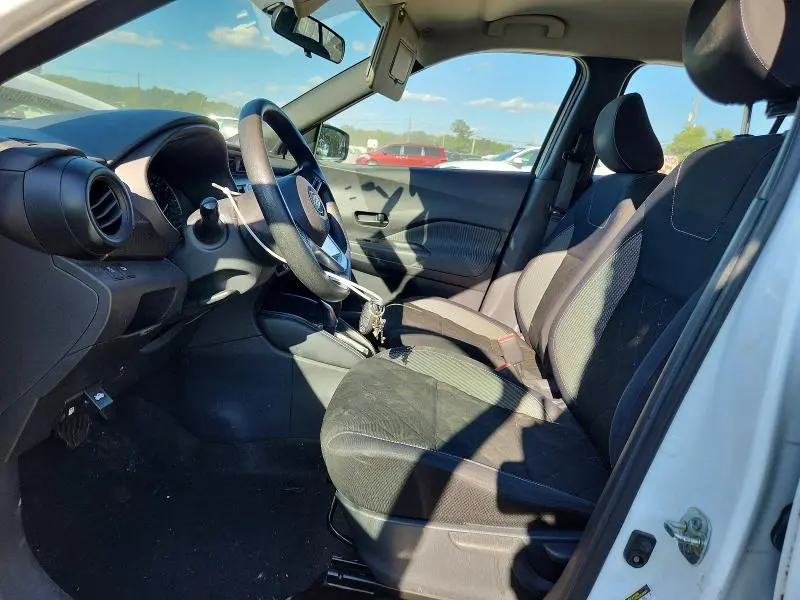 2019 NISSAN KICKS S  