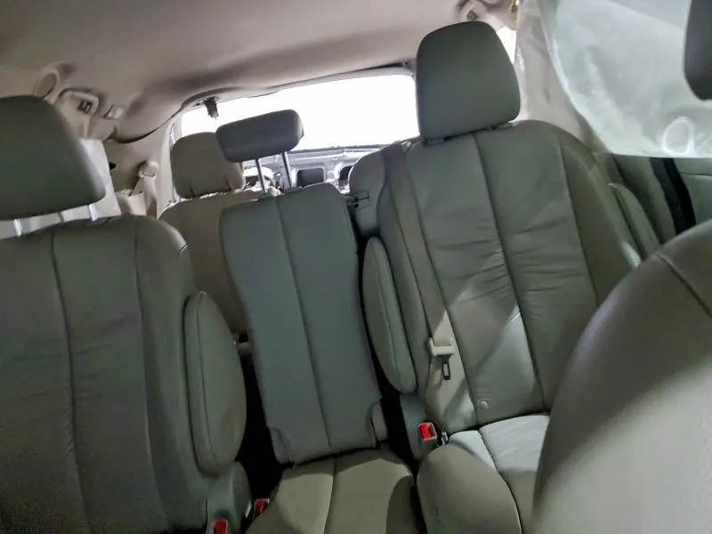 2011 TOYOTA SIENNA XLE  