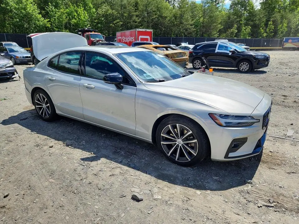 2021 VOLVO S60 T5 MOMENTUM  