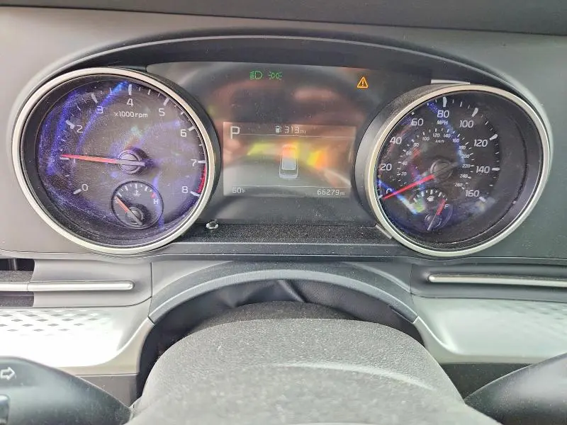 2023 KIA CARNIVAL LX  