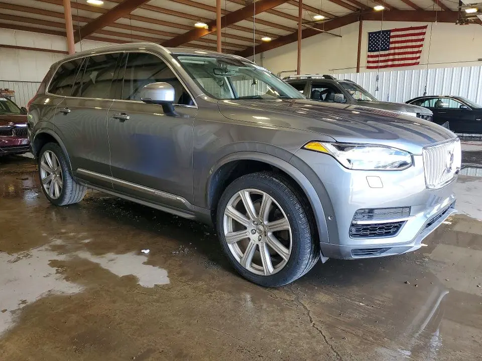 2017 VOLVO XC90 T8  