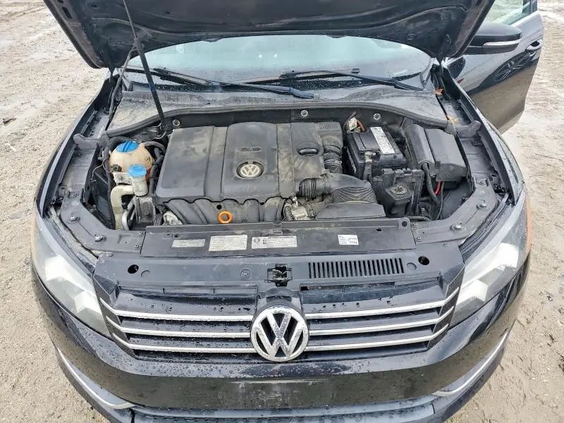 2013 VOLKSWAGEN PASSAT SE  