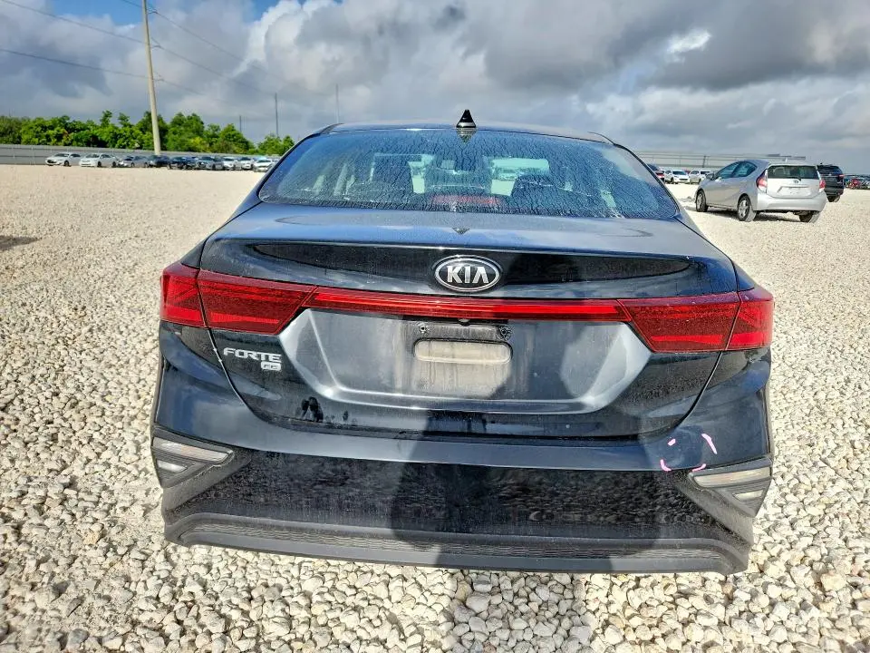 2021 KIA FORTE FE  