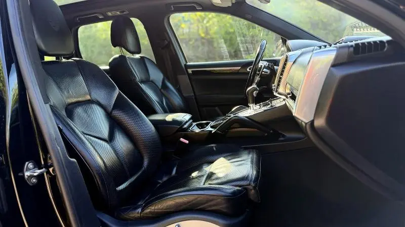 2017 PORSCHE CAYENNE   
