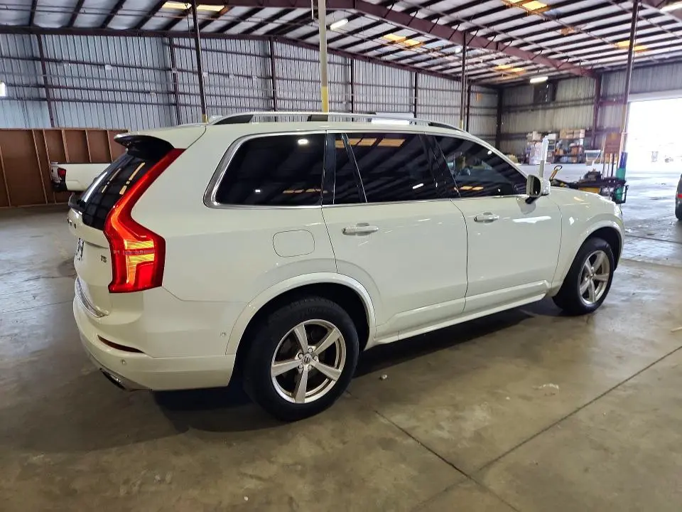 2017 VOLVO XC90 T5  