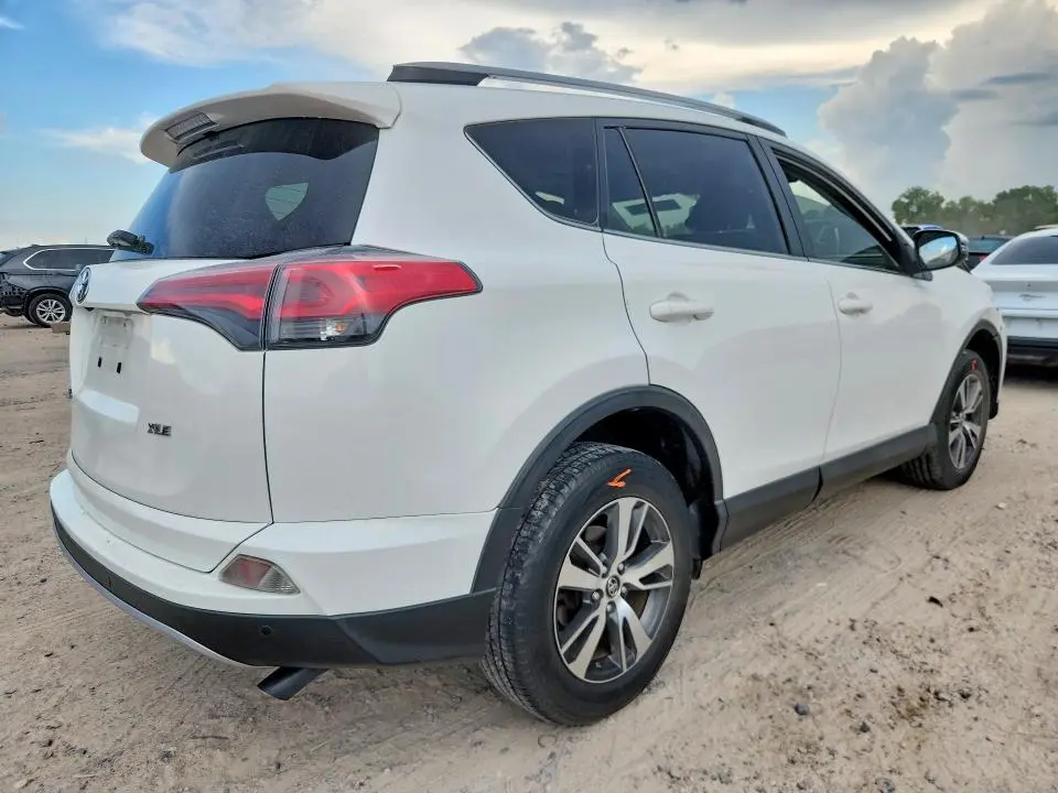 2017 TOYOTA RAV4 XLE  