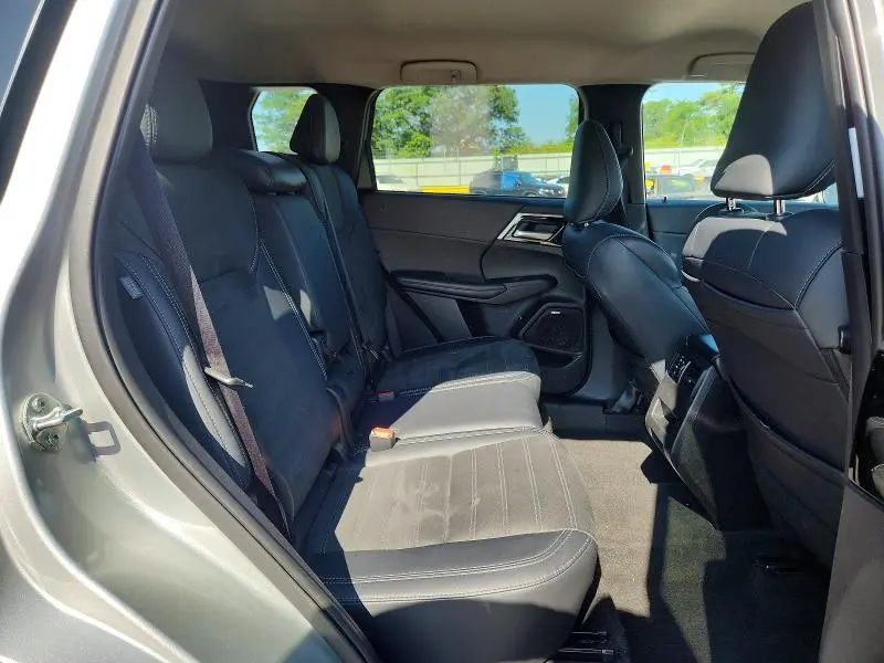 2025 MITSUBISHI OUTLANDER SE  