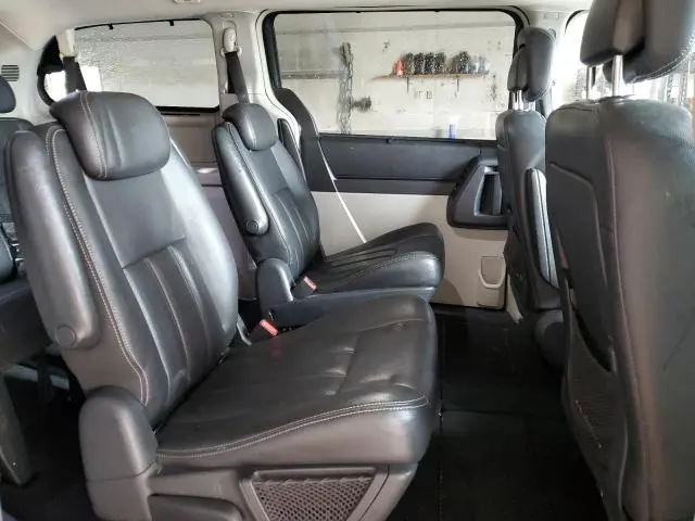 2010 CHRYSLER TOWN & COUNTRY TOURING PLUS  