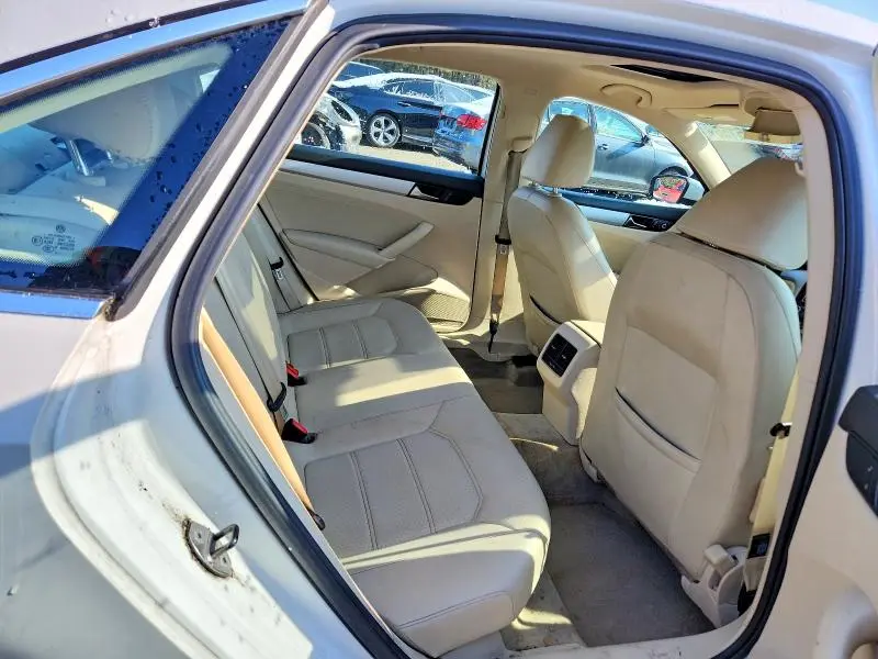 2013 VOLKSWAGEN PASSAT SE  