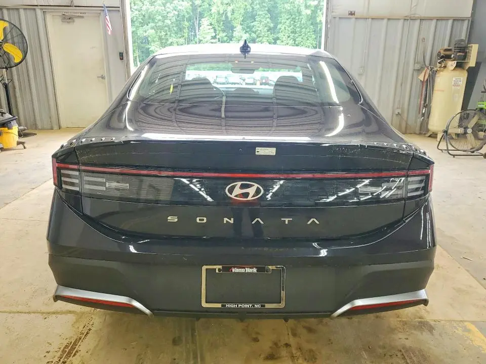2025 HYUNDAI SONATA SE  